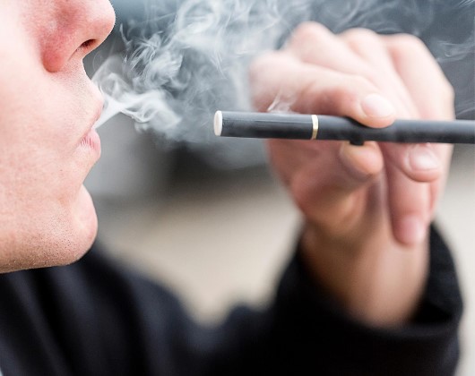 Cigarette électronique et dangers - 4 risques de la e-cigarette révélés