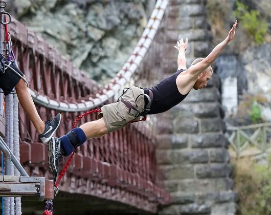 Les 6 DANGERS du SAUT à l’ÉLASTIQUE 